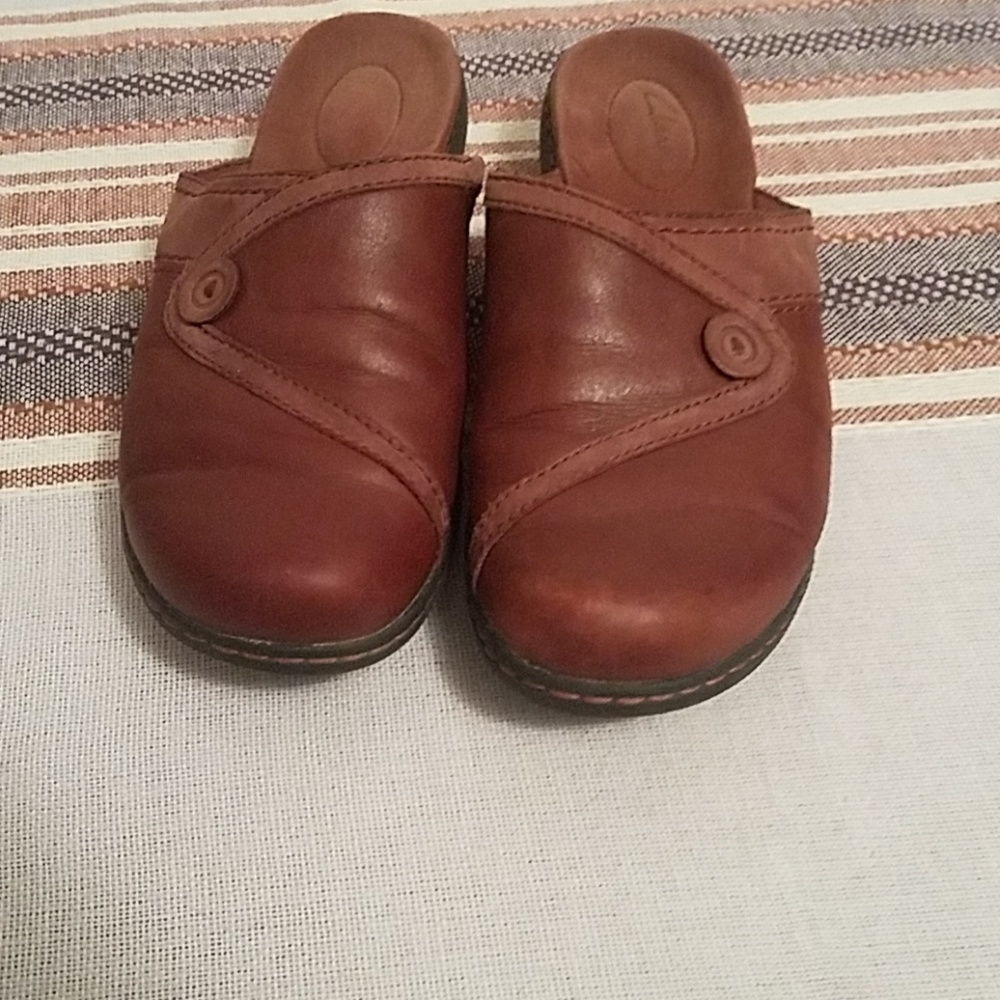 Clogs